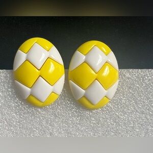 Vintage AVON 1987 Sunsations Easter Egg Oval Shaped Clip On Earrings